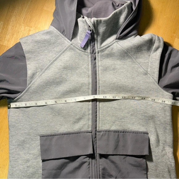 Ivivva Girls 12 Lululemon Style Jacket Grey Collar Hooded Zip Up Great Condition - Picture 13 of 15